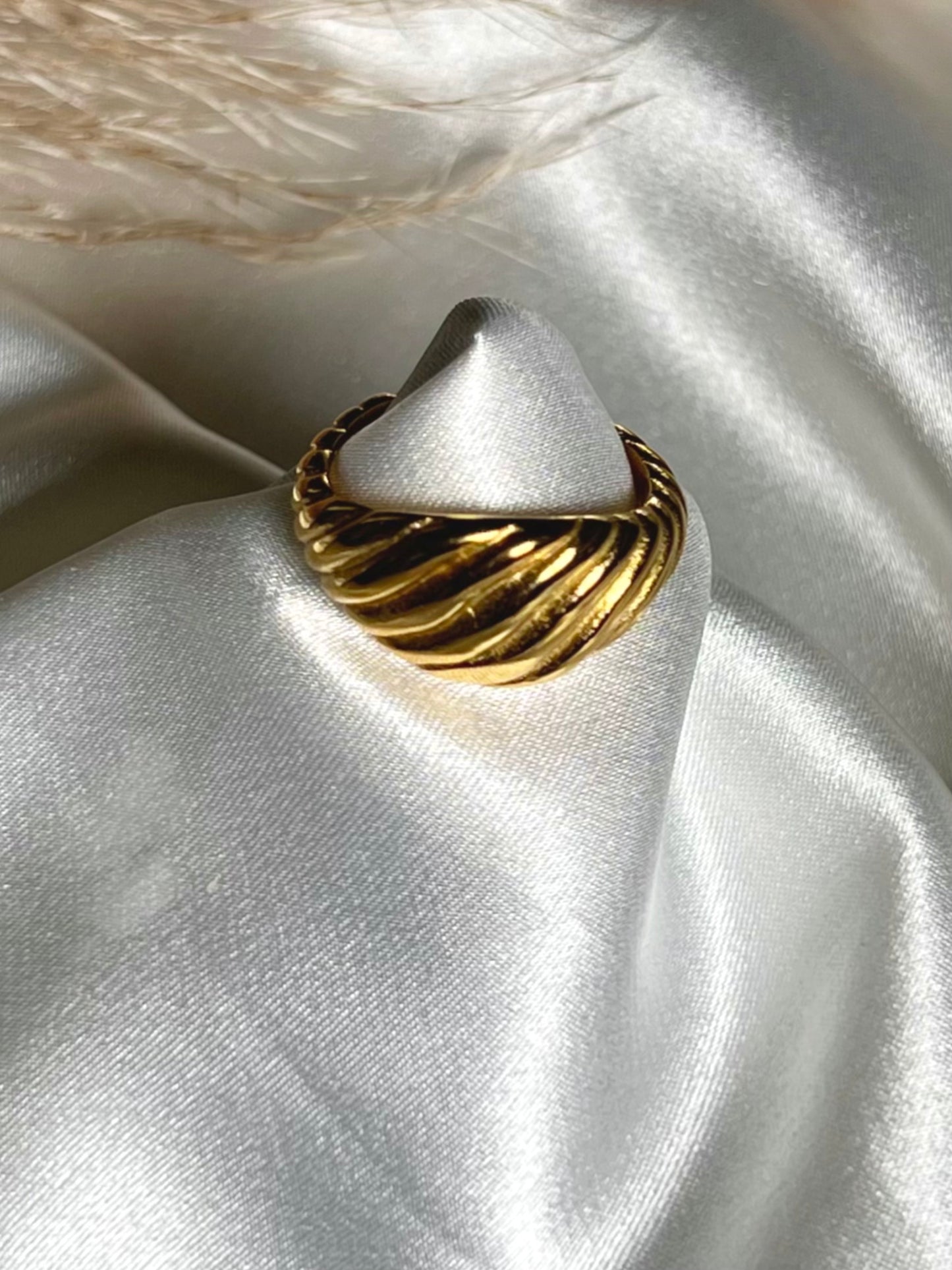 Santé Signet Croissant Gold Ring